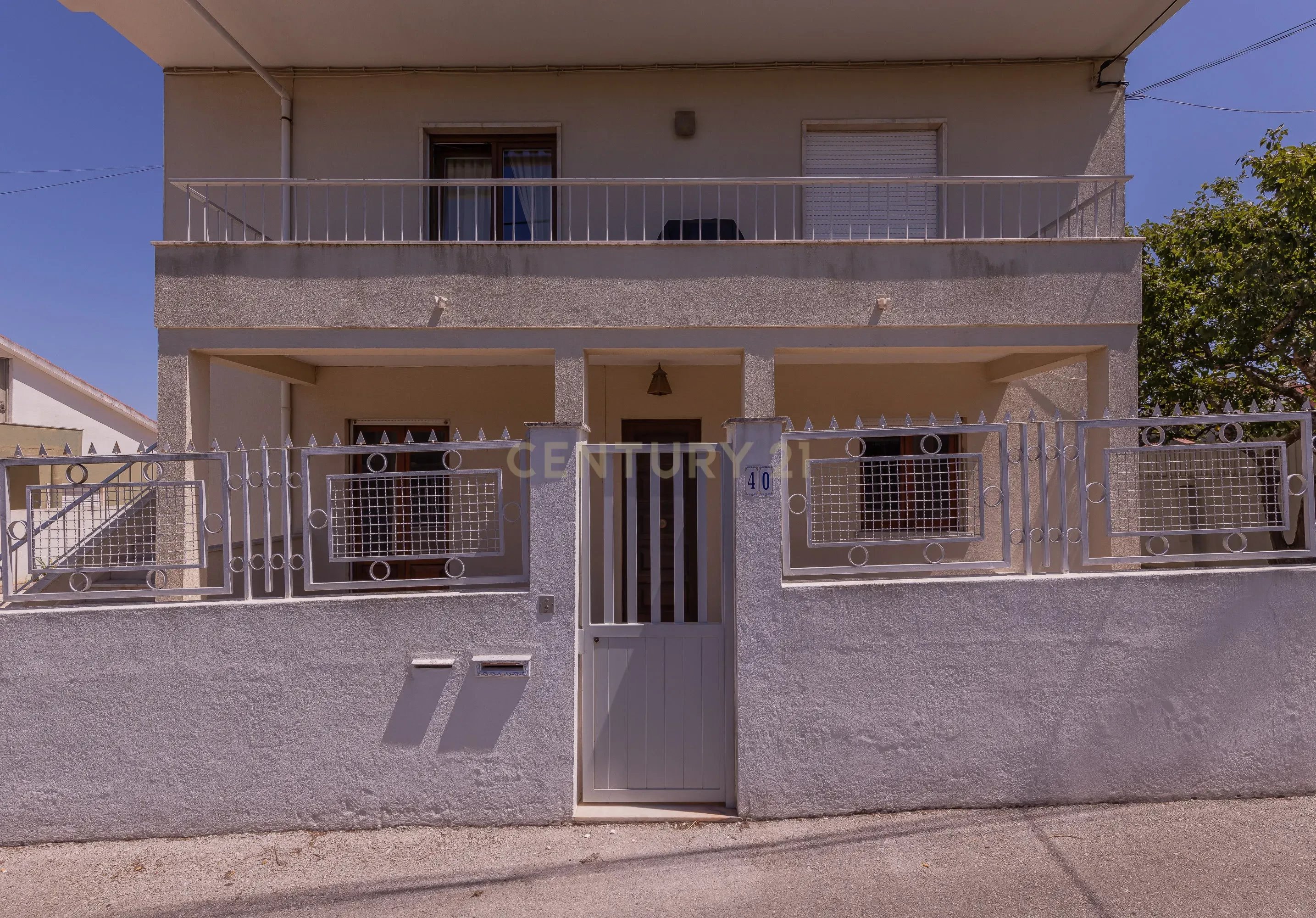 Charming Ground-Floor Oasis in Cascais with Panoramic Views