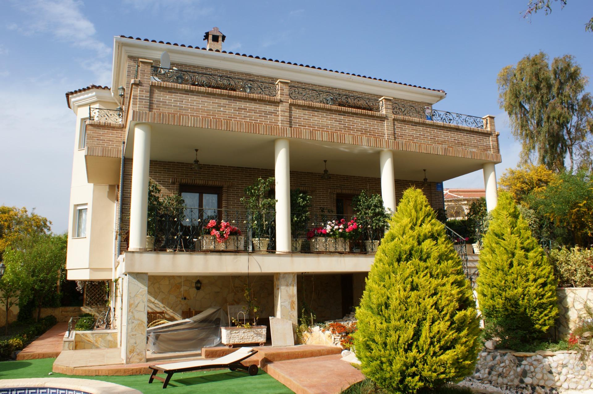 850 m2 plot villa with private pool in Ciudad Quesada