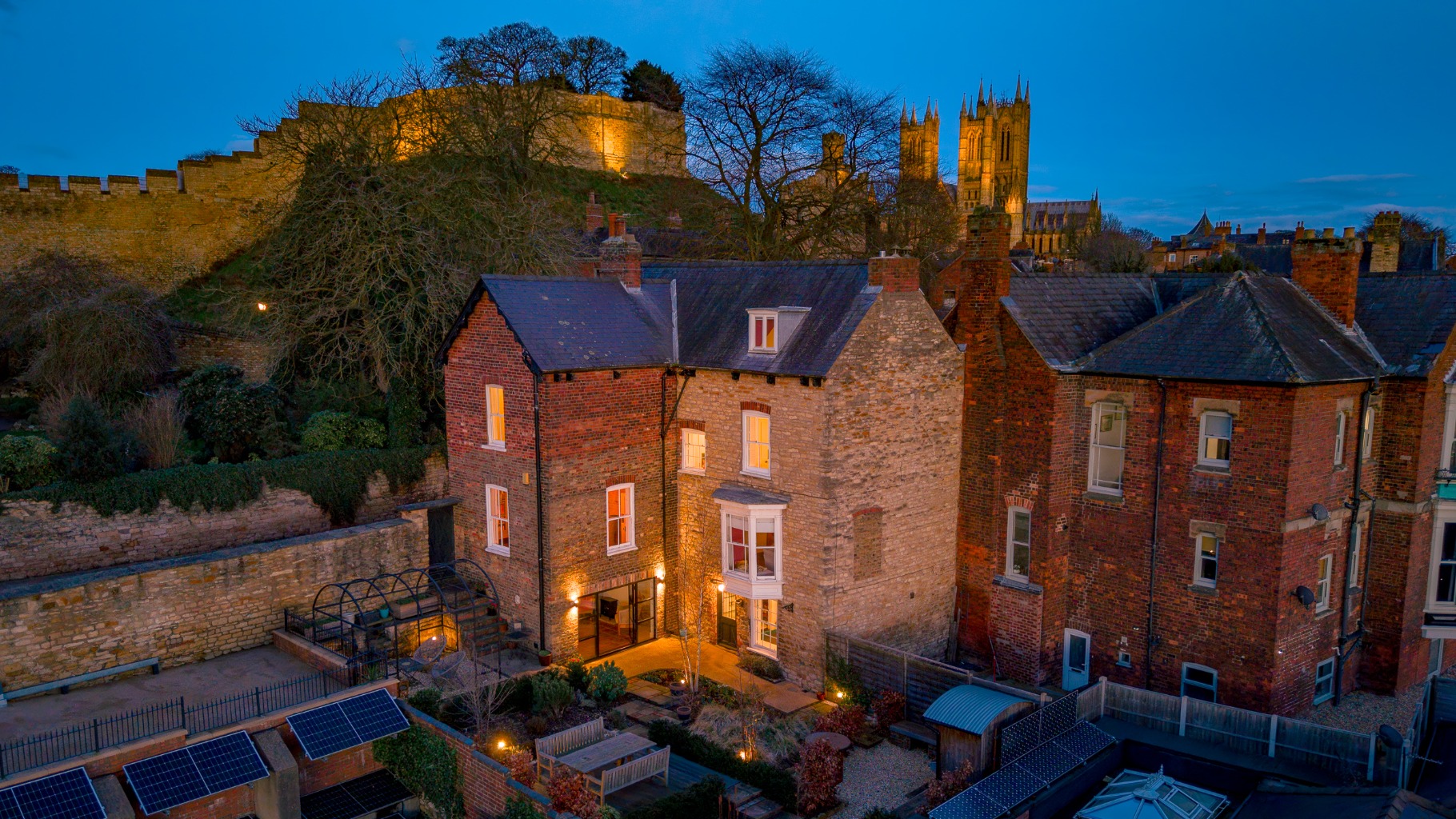 West Castle House is a wonderful unlisted residence located in one of the district’s most enviable locations. With stone and