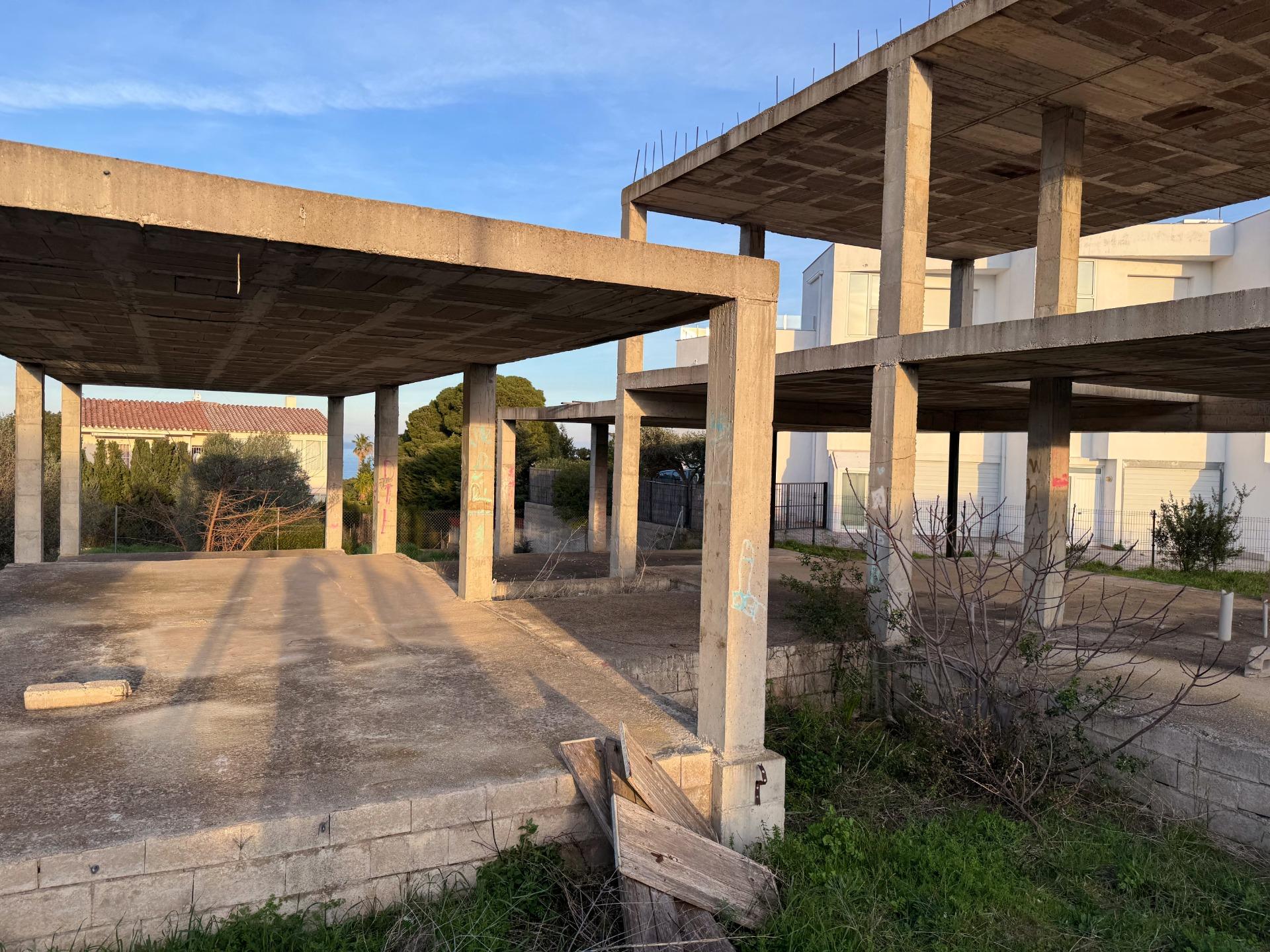 STRUCTURE UNDER CONSTRUCTION