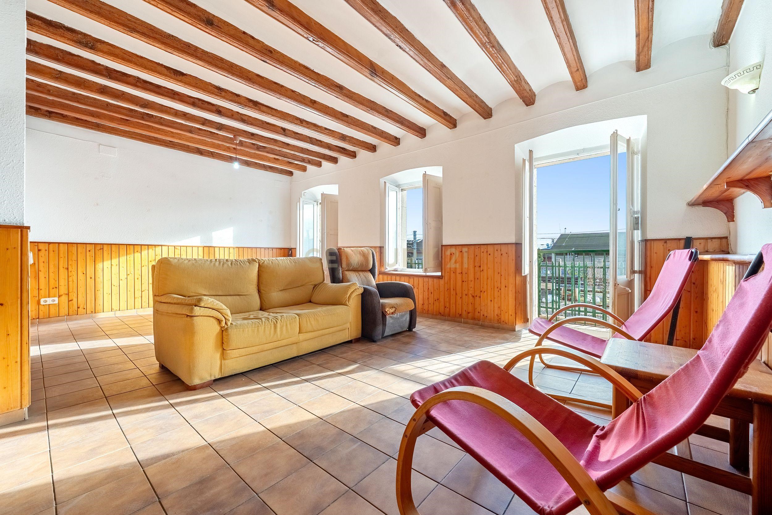 Building for renovation with sea views, great investment opportunity!