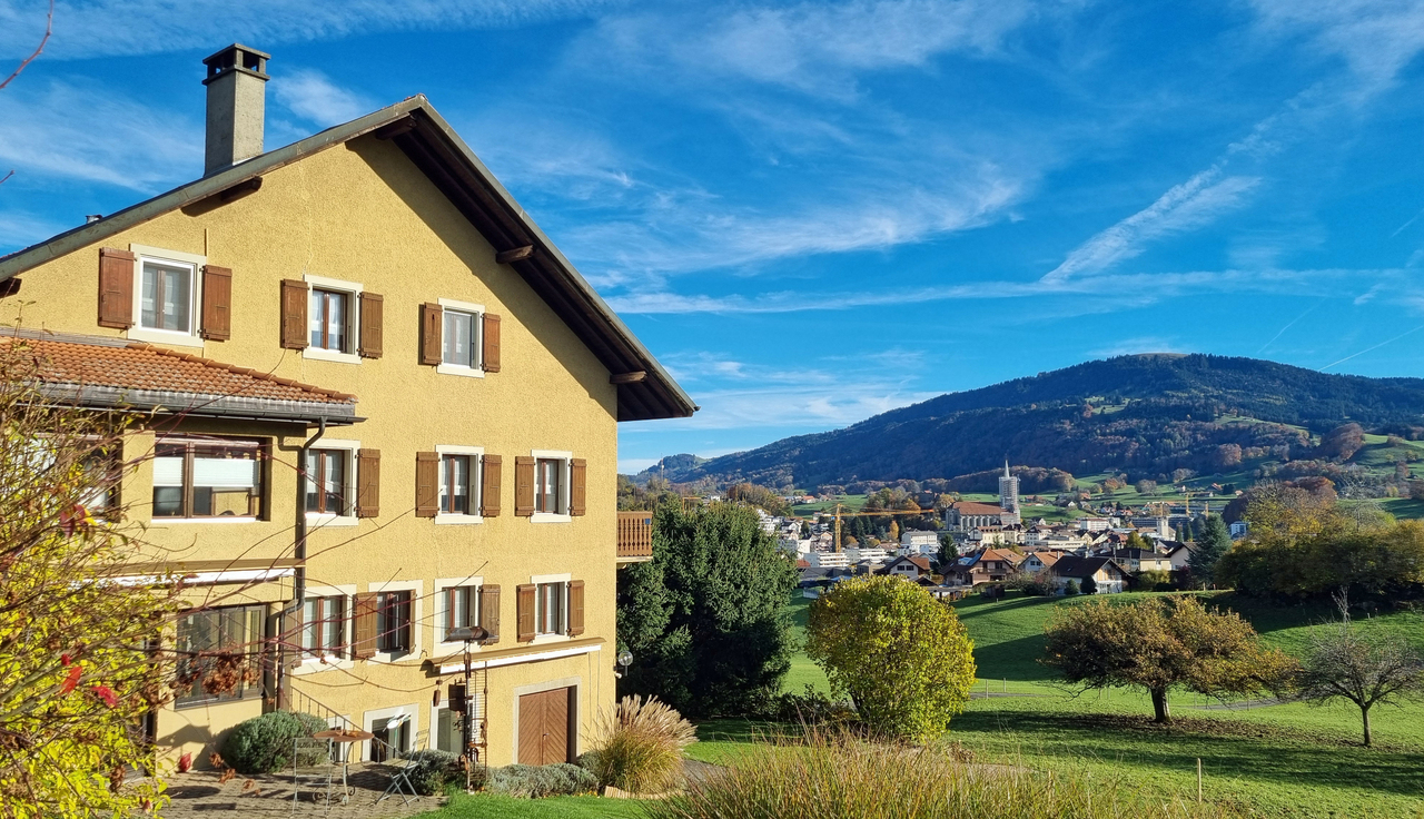 Very nice renovated farmhouse 230 m2, unique location and magnificent view