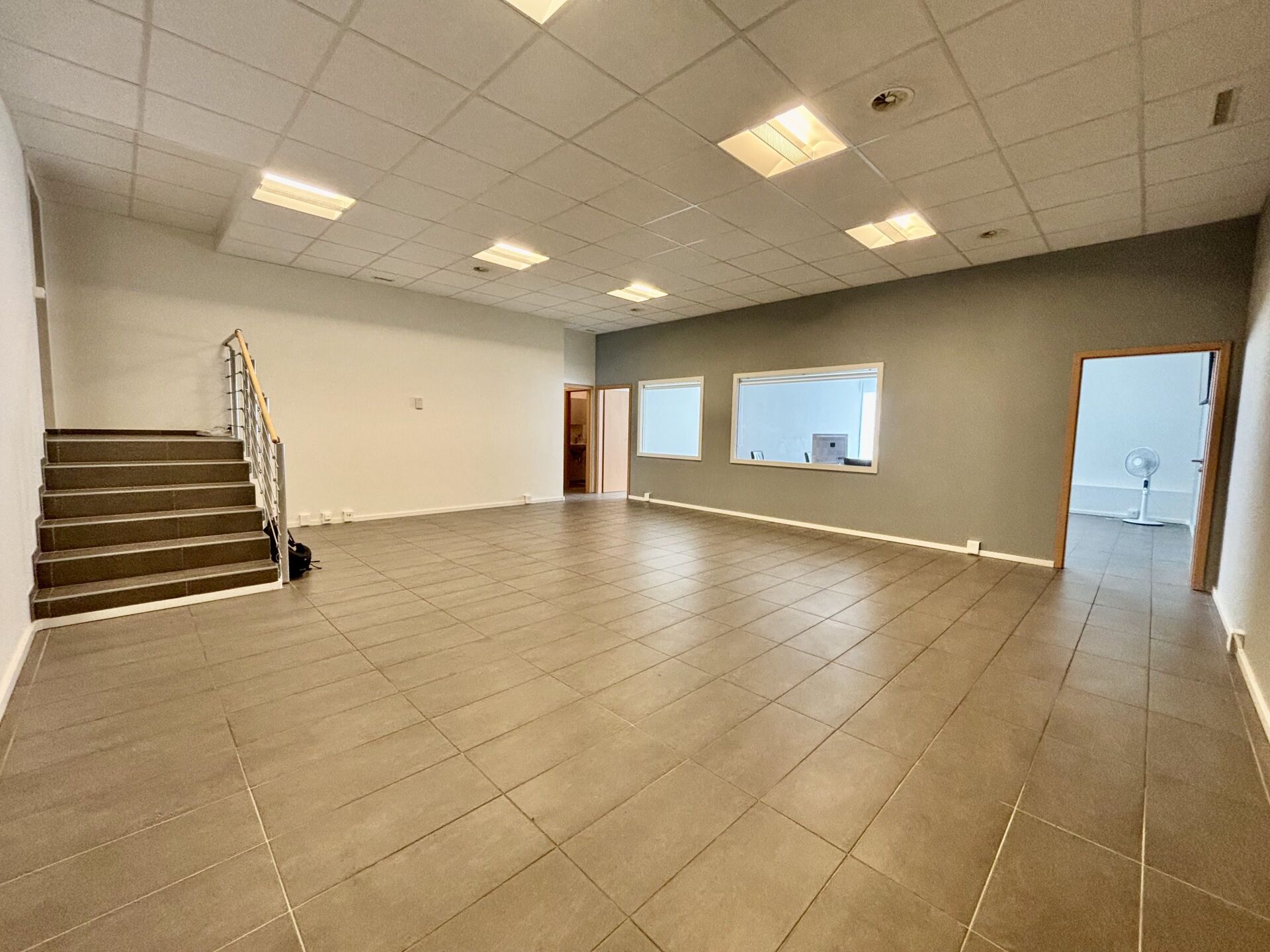 Superb commercial space for sale in the heart of Lausanne; FREE or RENTED. 13.5% return on equity.