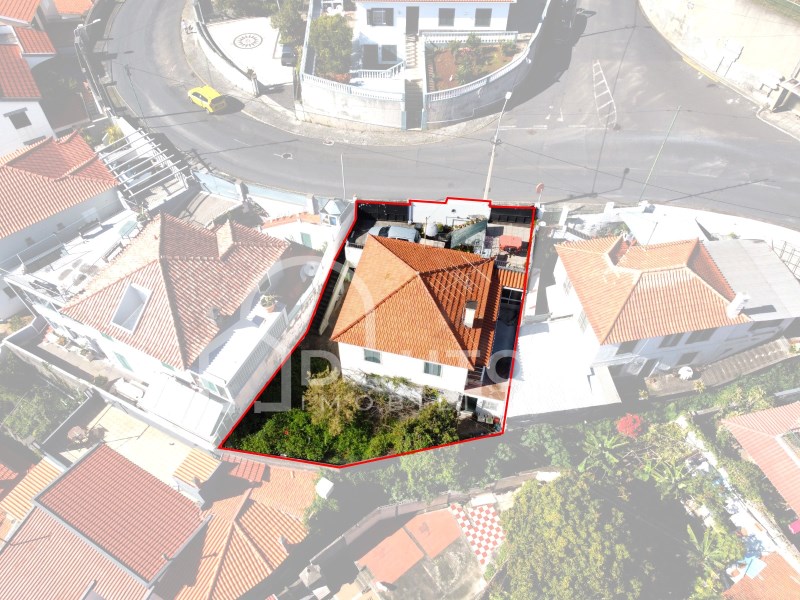 House 2 Bedrooms + 2 Bedrooms + 1 Bedrooms - Funchal, Santa Maria Maior