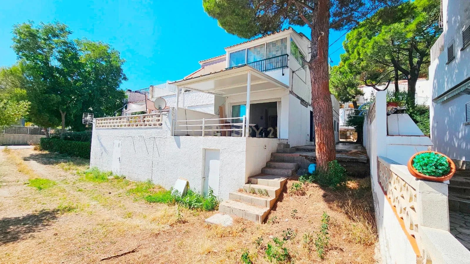 Apartment with 40m² terrace, private garden and sea views in Cau del Llop, Llançà