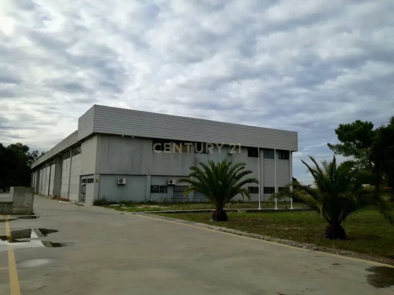 Industrial Warehouse with 2,000 m² Built on a 16,188 m² Plot – Quinta do Anjo