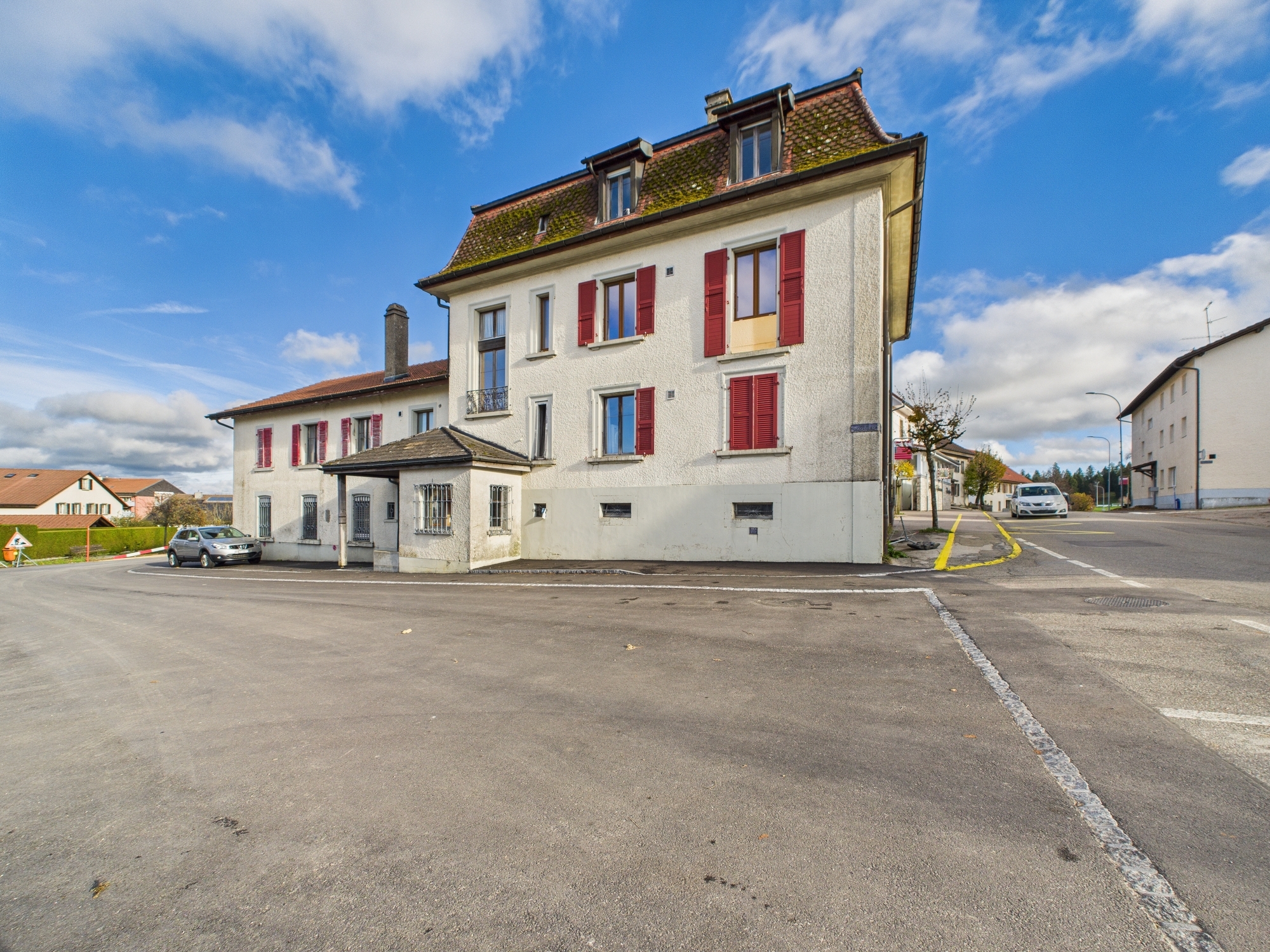 Charmante maison multifamiliale avec 13 chambres à Saignelégier, dans le canton du Jura