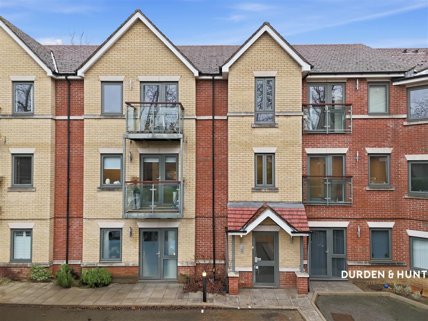 Condo for sale in Buckhurst Hill, United Kingdom