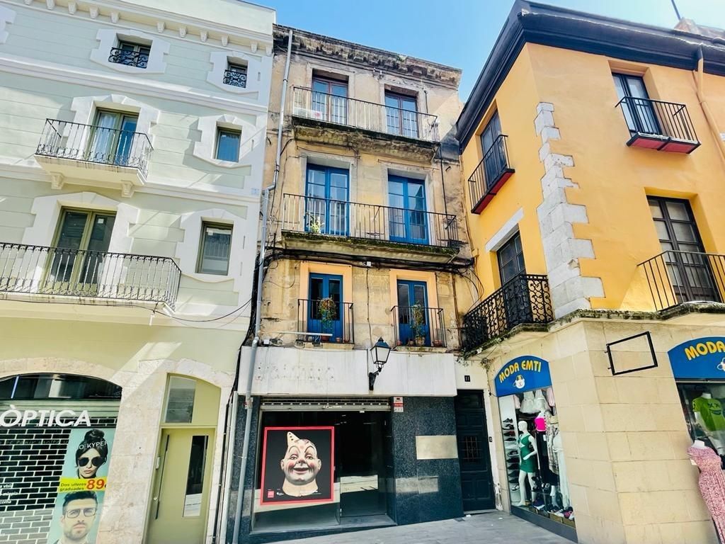 Building for sale in Figueres, Spain