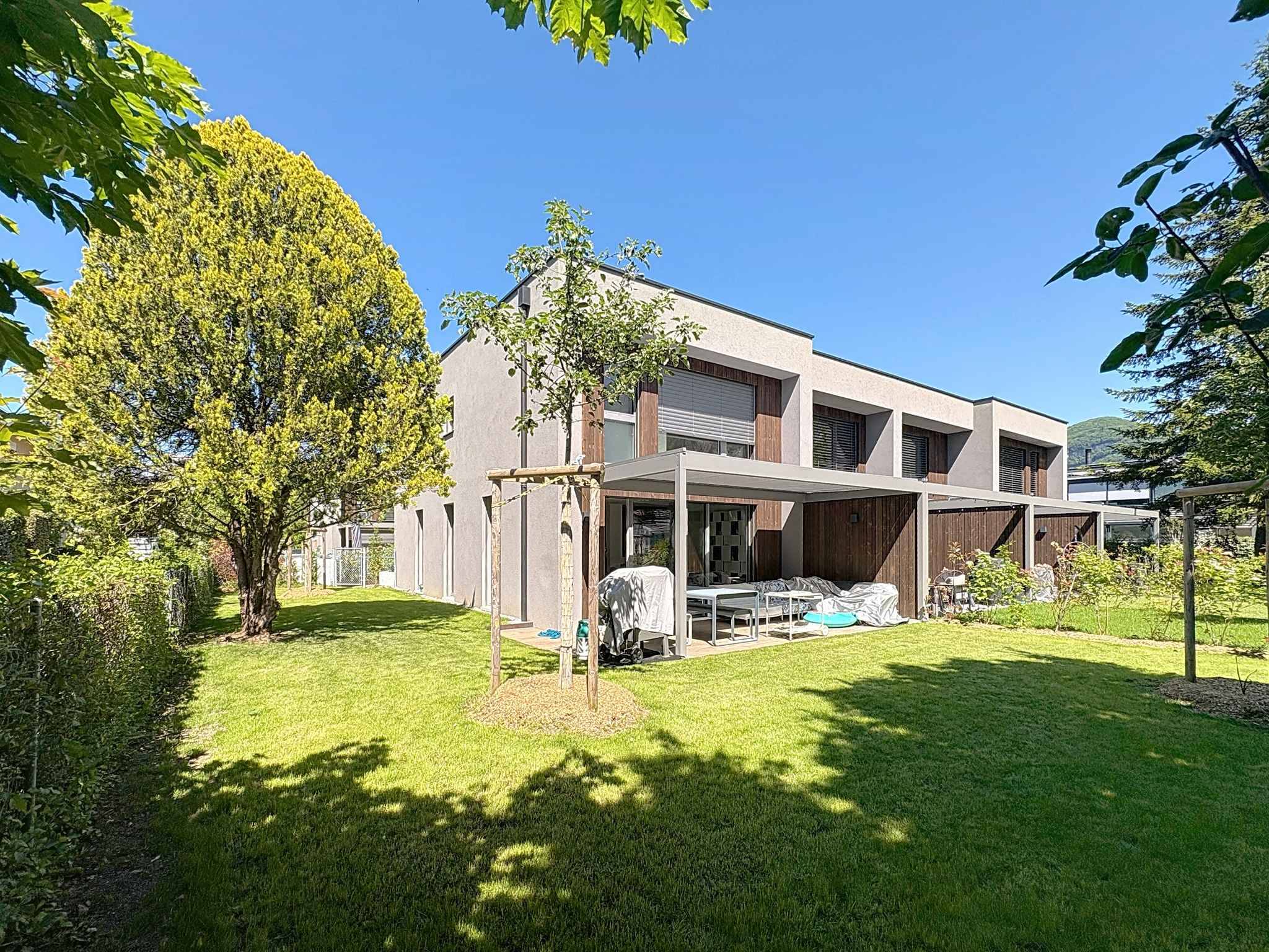 EXCLUSIVE - Beautiful new house in HPE gable