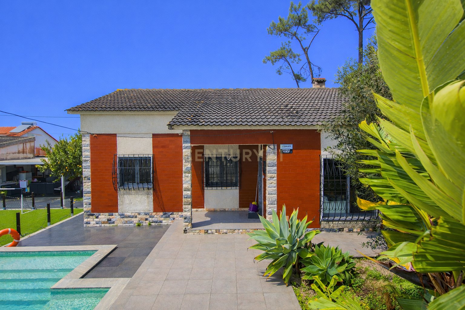 3 bedroom villa on Av. Do Mar -Aroeira
