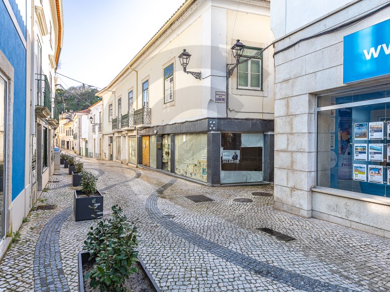 Corner Building in the Historic Center - Excellent Investment Opportunity.