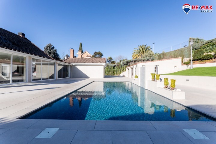 Chalet independiente en venta en Calle Playa de Suances, Valdecabañas (Boadilla del Monte, Spain)