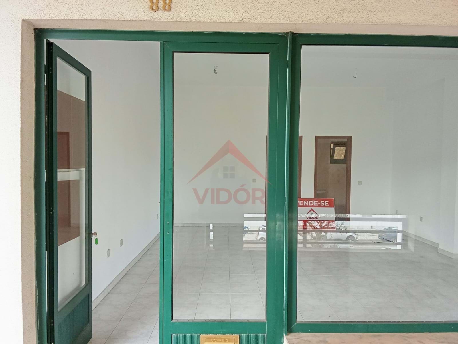 Store in the New Municipal Market of Baixa da Banheira - CT