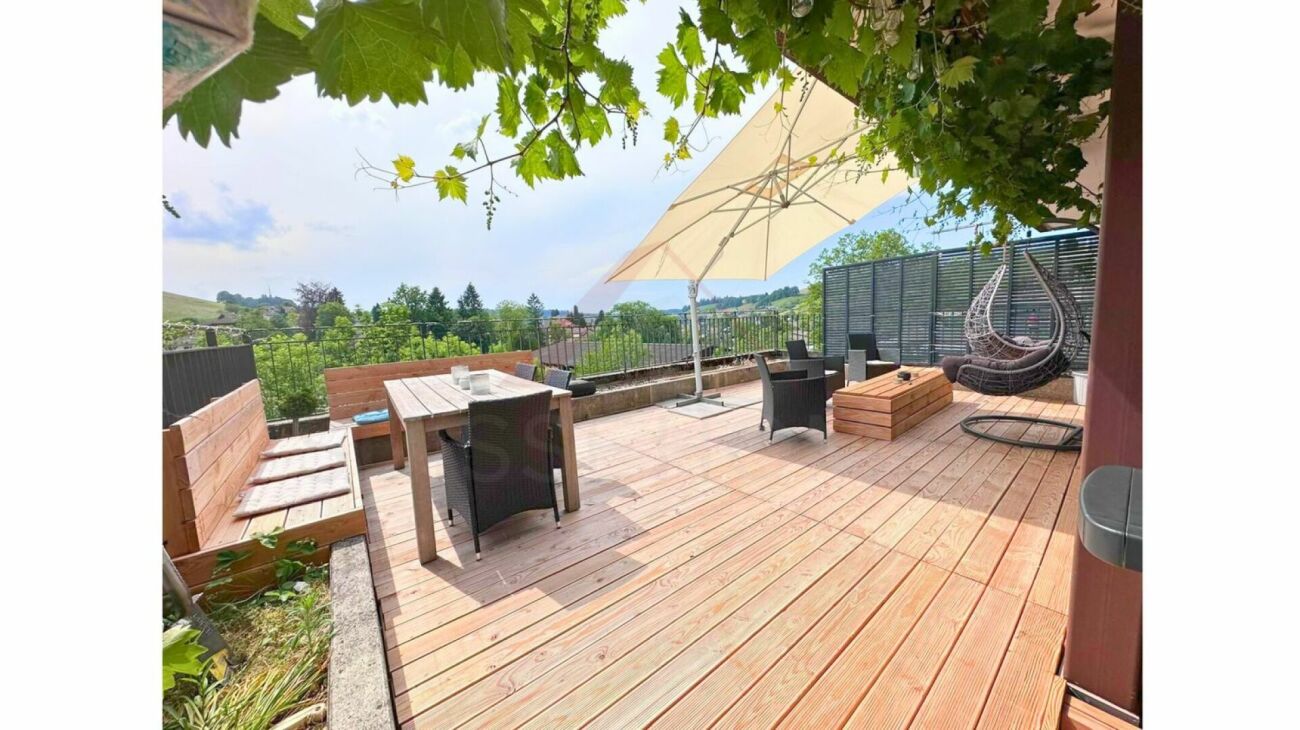 Completely renovated 5.5-room apartment with 126 m² of living space and 74 m² of balcony/terrace space in Huttwil