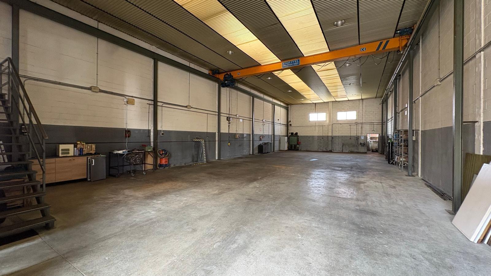 INDUSTRIAL WAREHOUSE FOR SALE IN CAN CARNER