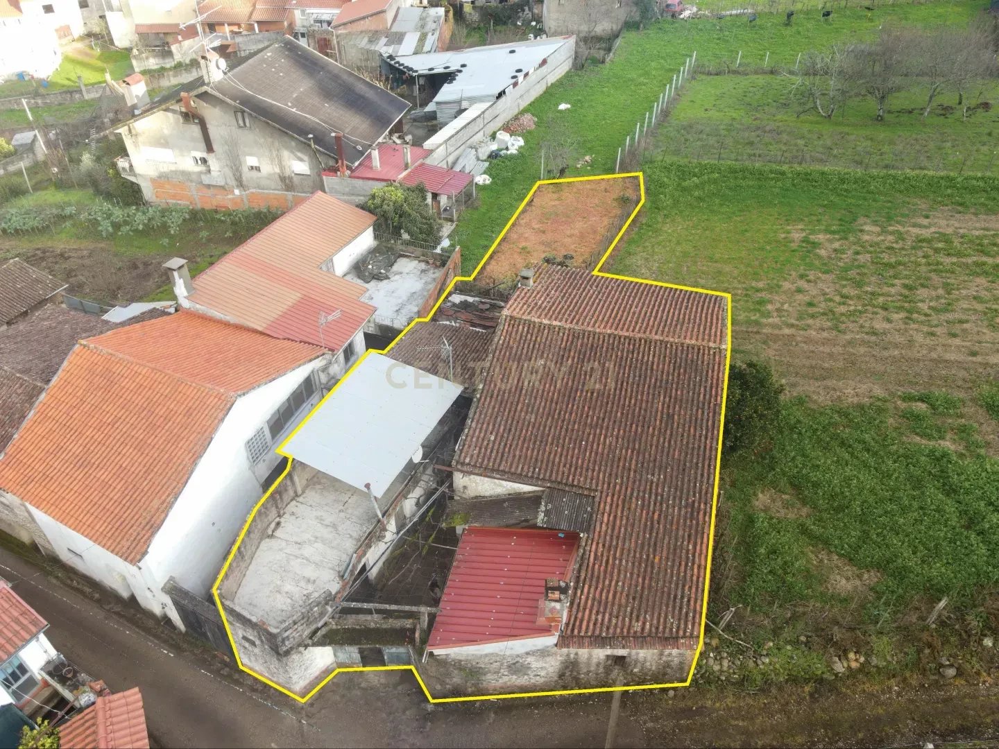 House to renovate with land, 1.4 km from Serpins Train Station