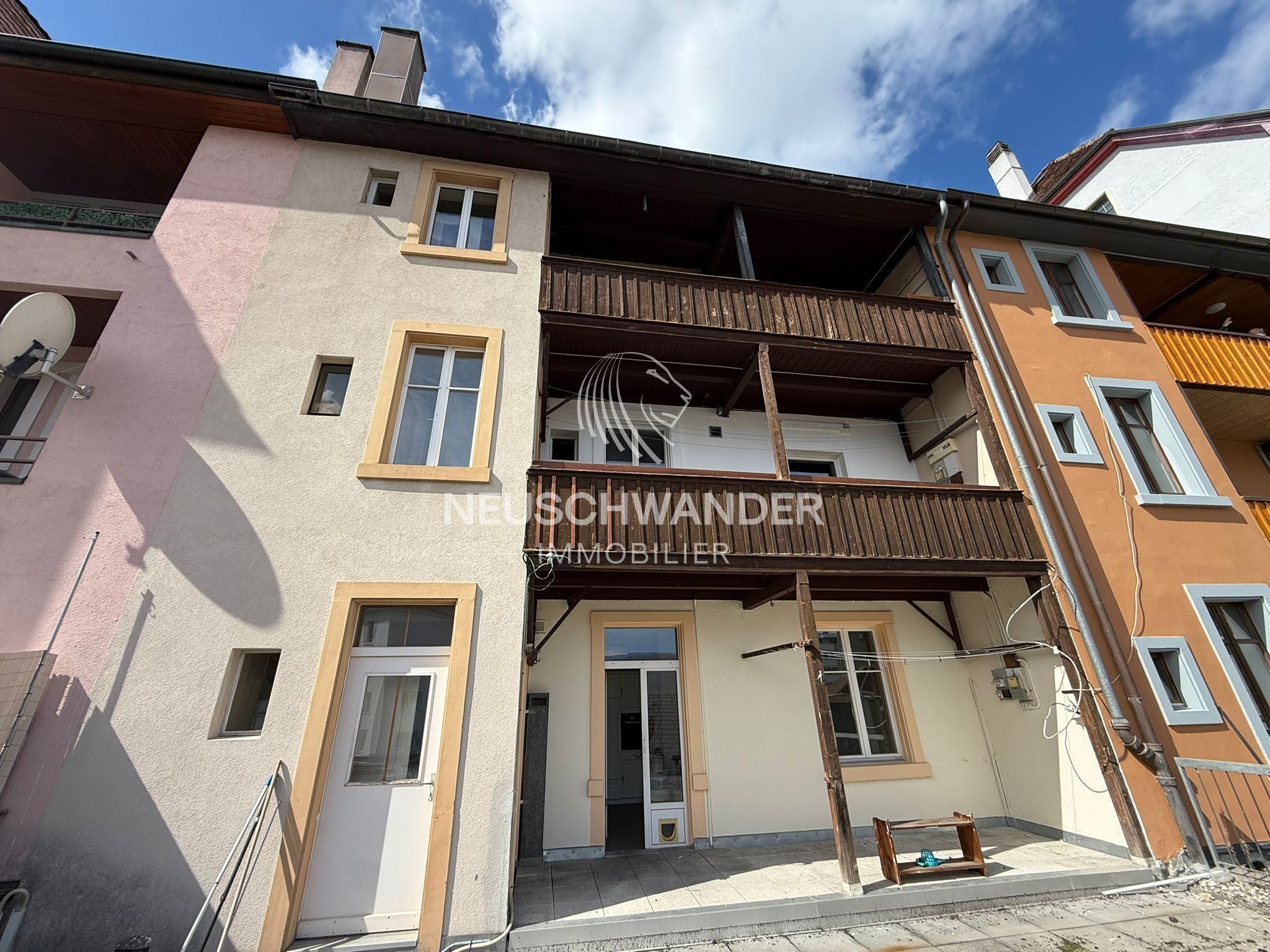 For sale in Moutier building of 1 business and 3 apartments