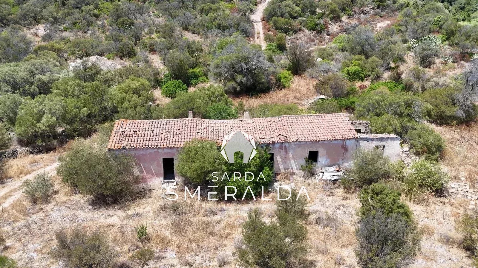 Sardinian Stazzo in Shell Condition – Surrounded by the Hills of the Gallura