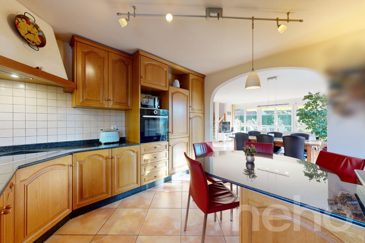 Charming twin villa with stunning garden and independent studio