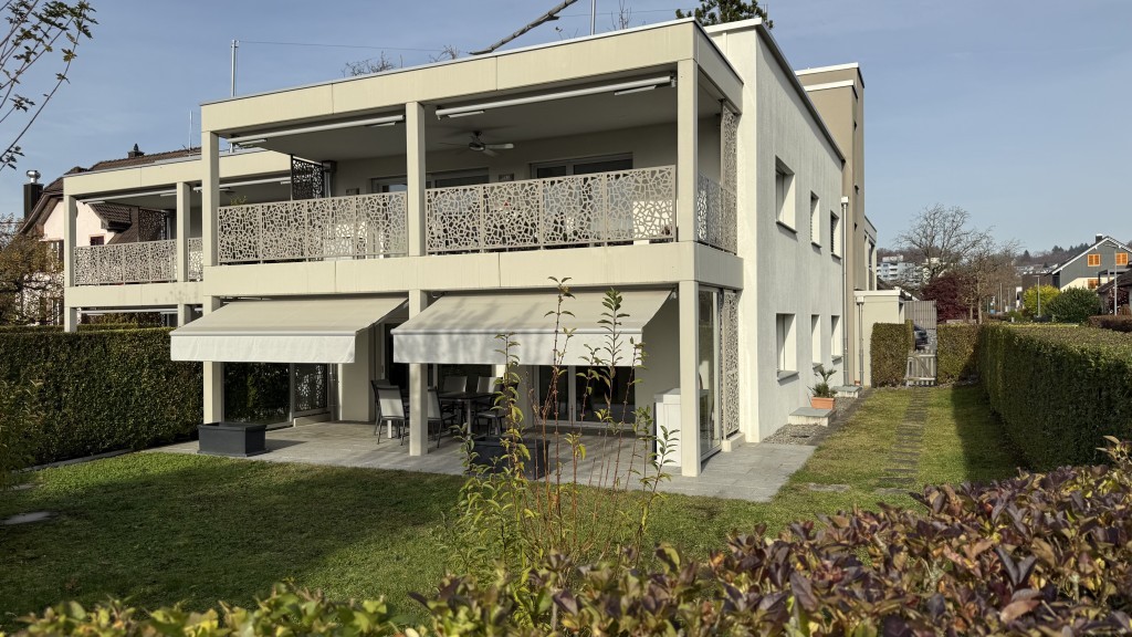 A pearl for the spoiled with a longing for security