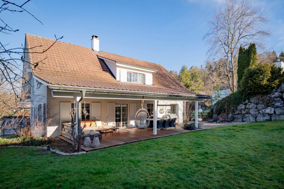 Detached family dream