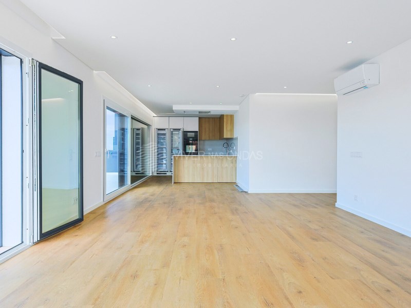 New Luxury Apartments by the Beach - Only 15 Minutes from Lisbon