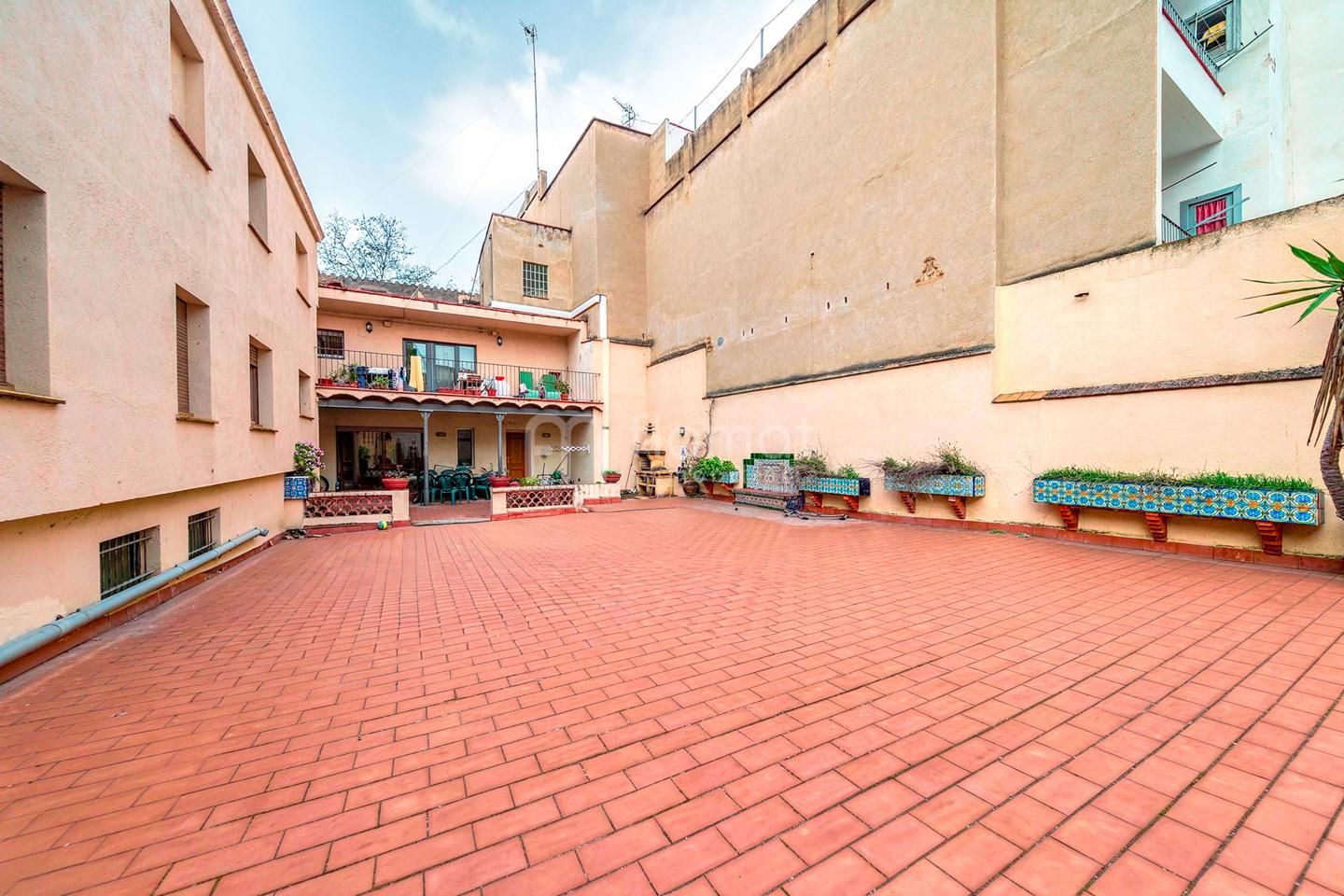 Building for sale in Figueres, Spain