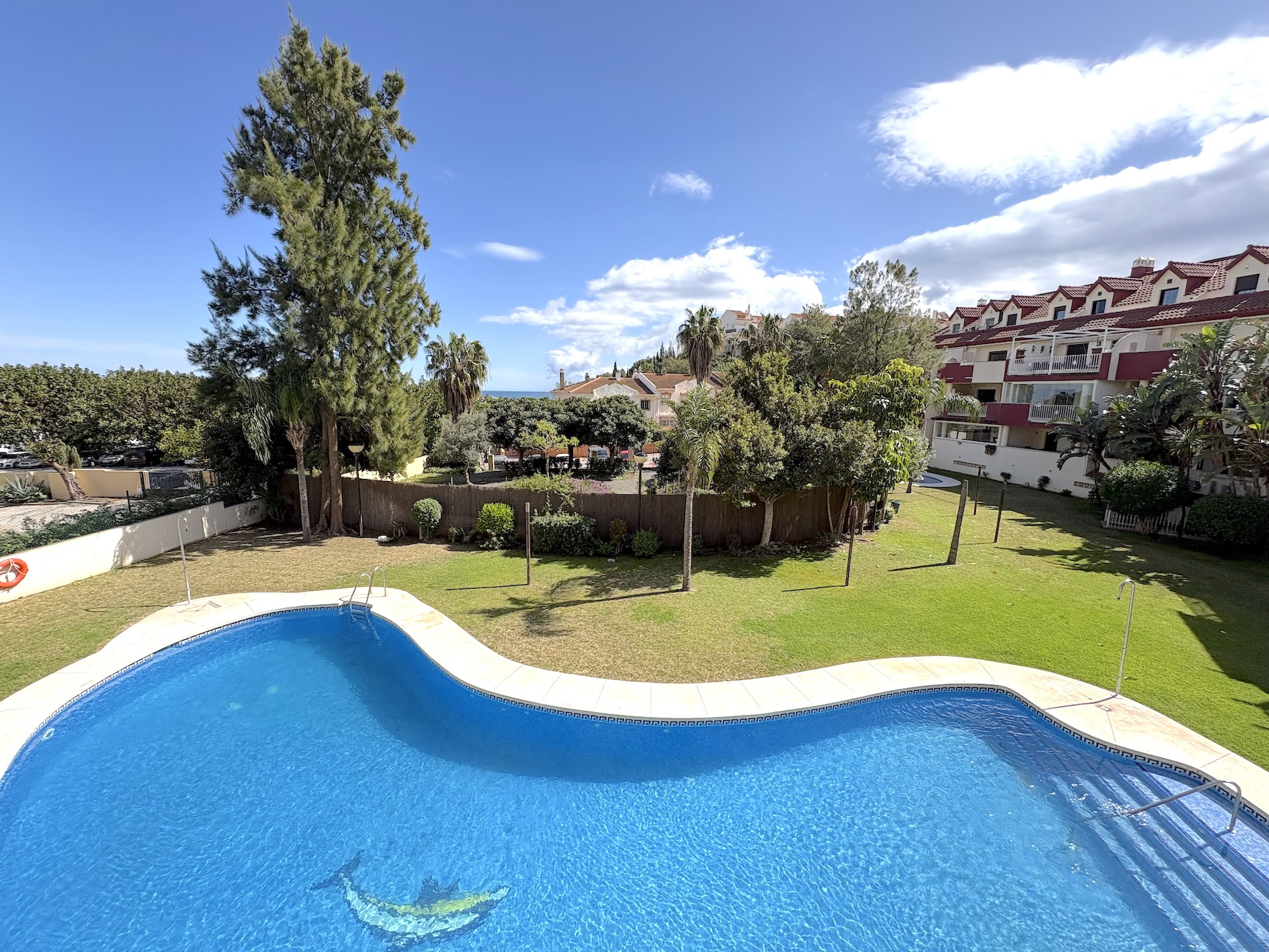 Bright 2-Bedroom Apartment with Terrace & Partial Sea Views – Torrequebrada, Benalmádena
