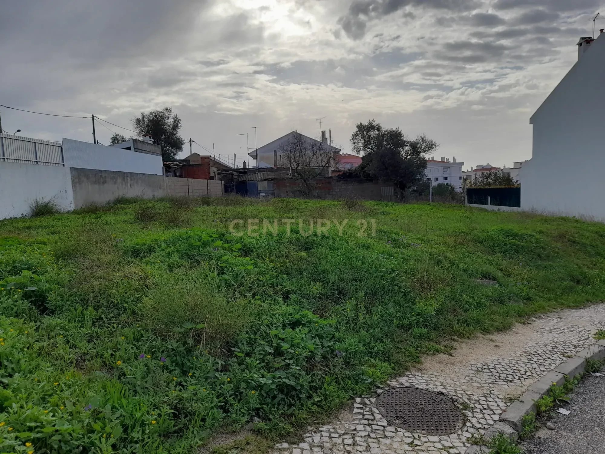 Unique Opportunity Urban Land with 263m2