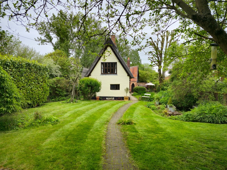 Detached House: for sale in Bunwell Norwich