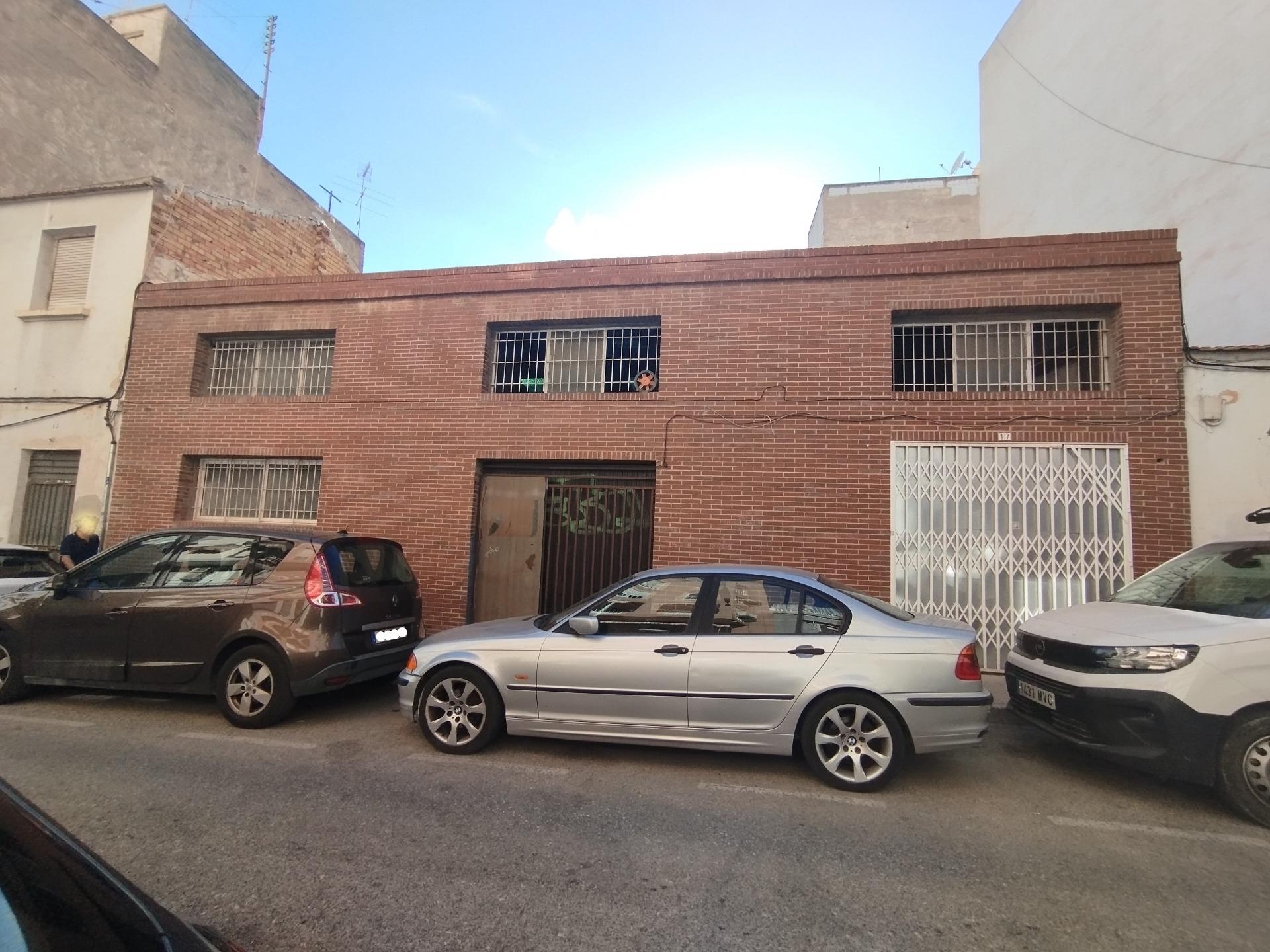 INDUSTRIAL WAREHOUSE OF 285 M2