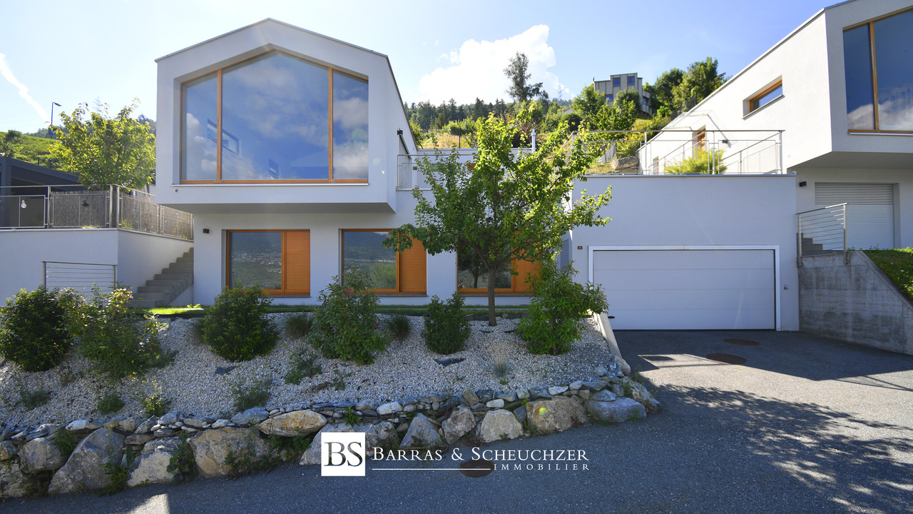 Contemporary 4 bedroom villa with panoramic views