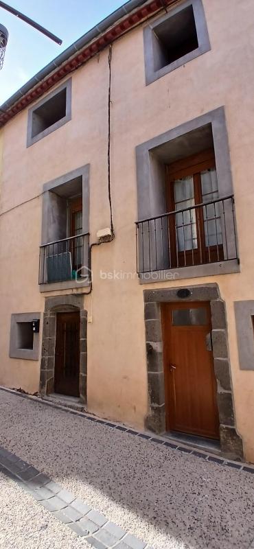 Character building of 167m² in the heart of the historic center