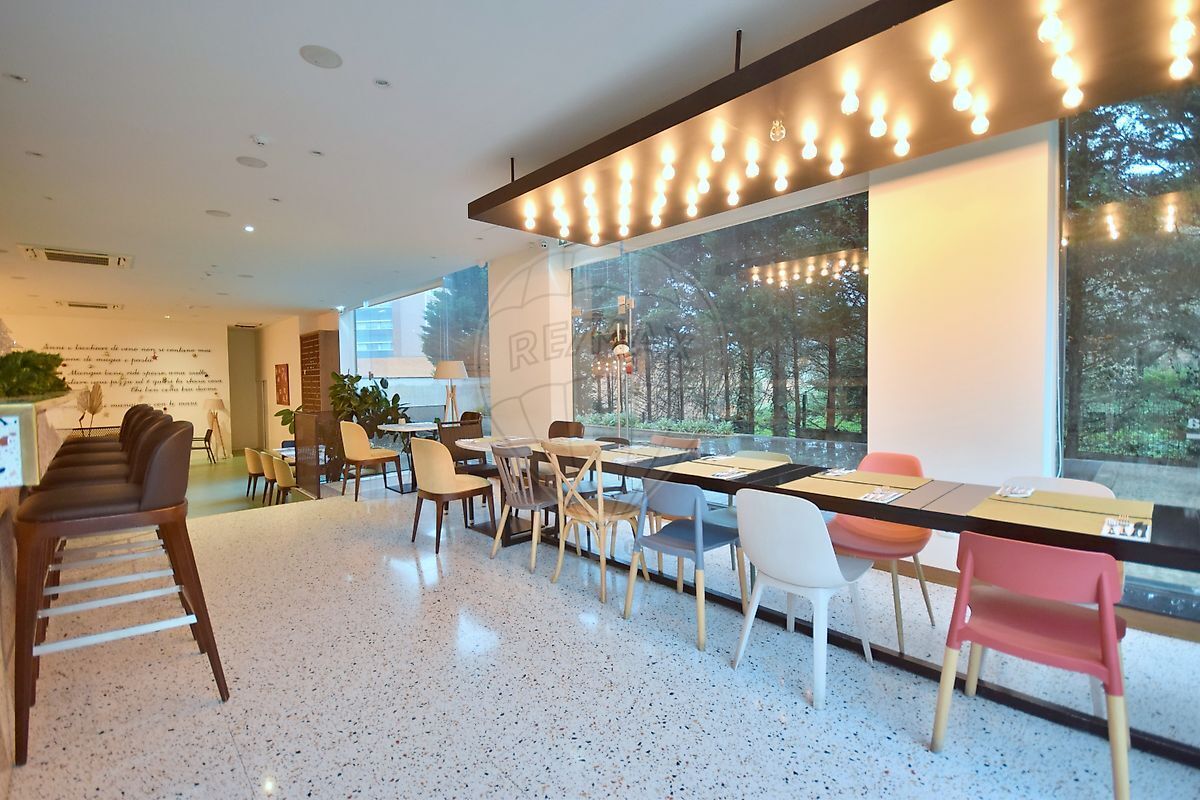 Commercial for sale in Maia, Portugal