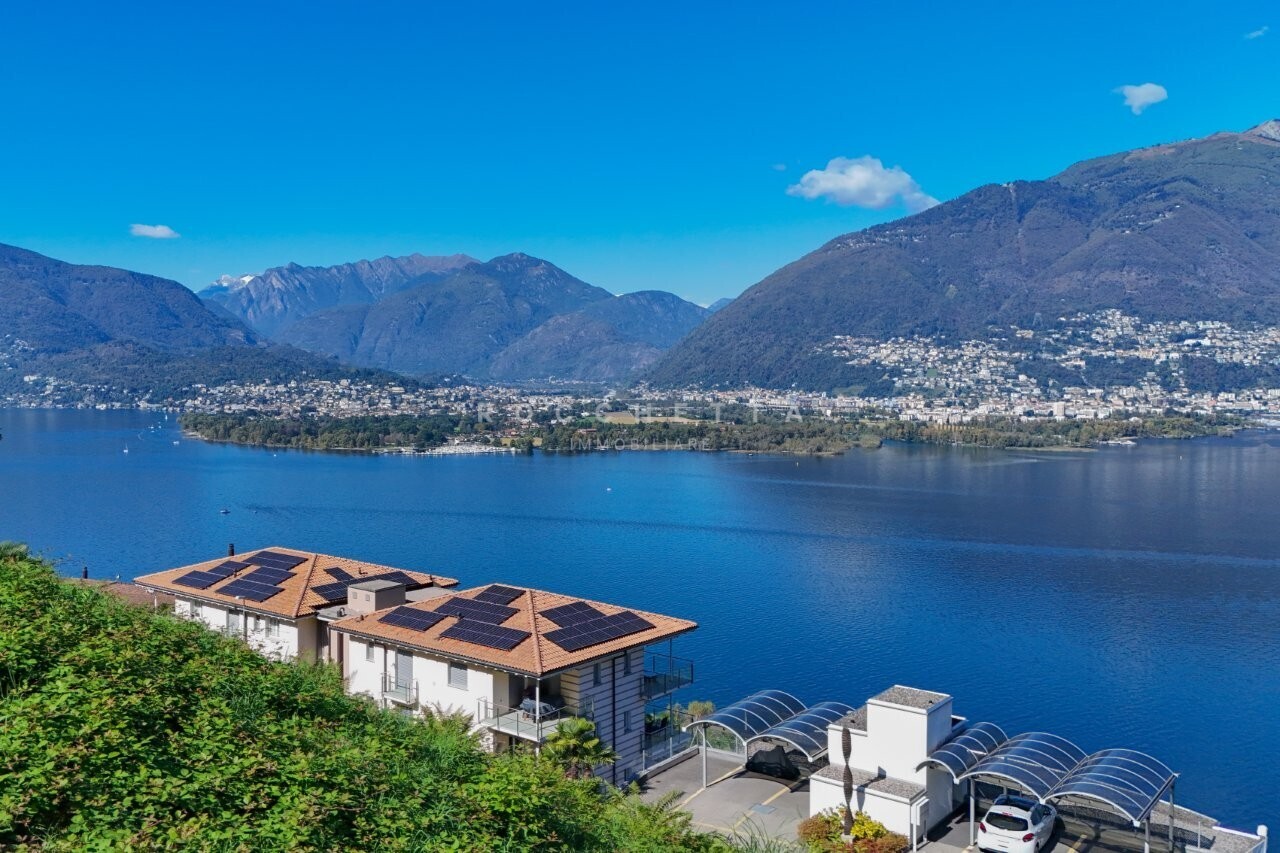 Land with fantastic view of Lake Maggiore and top privacy
