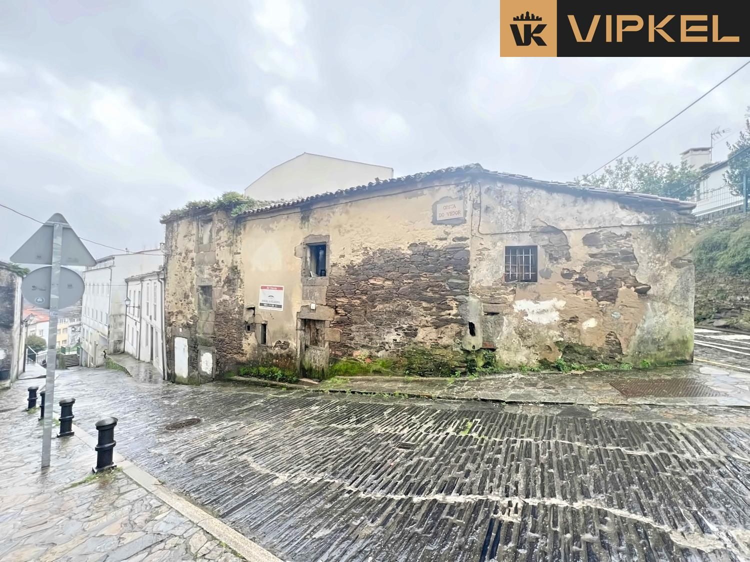 Building for sale in Santiago de Compostela, Spain