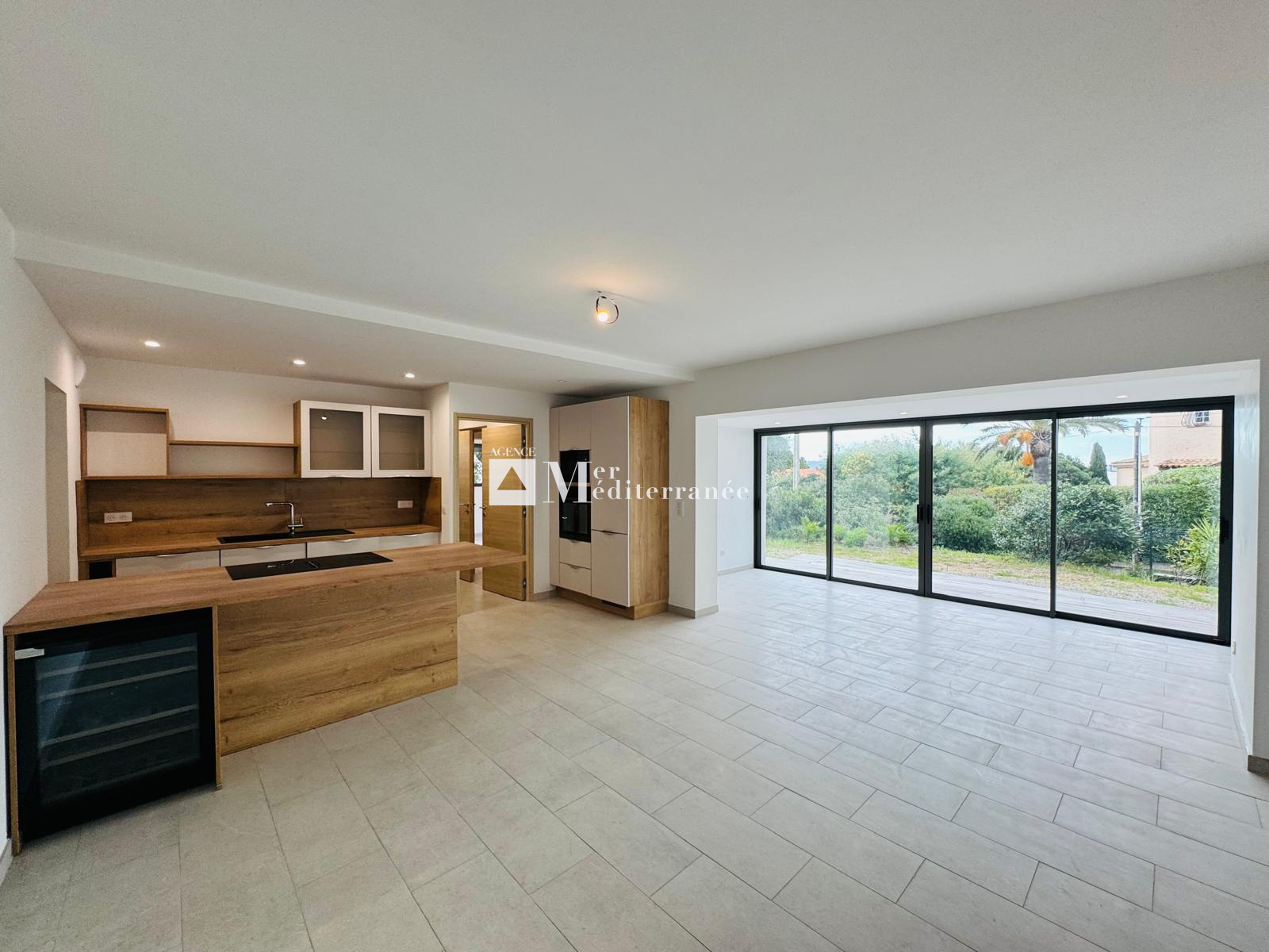 BOTTOM OF A FULLY RENOVATED VILLA FOR SALE LES ISSAMBRES (83380)