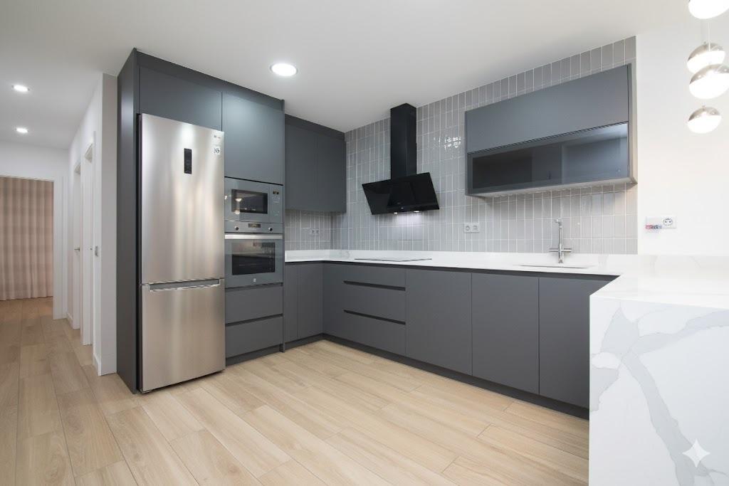 PREMISES WITH THE POSSIBILITY OF TRANSFORMING INTO A HOUSE WITH A LIFT