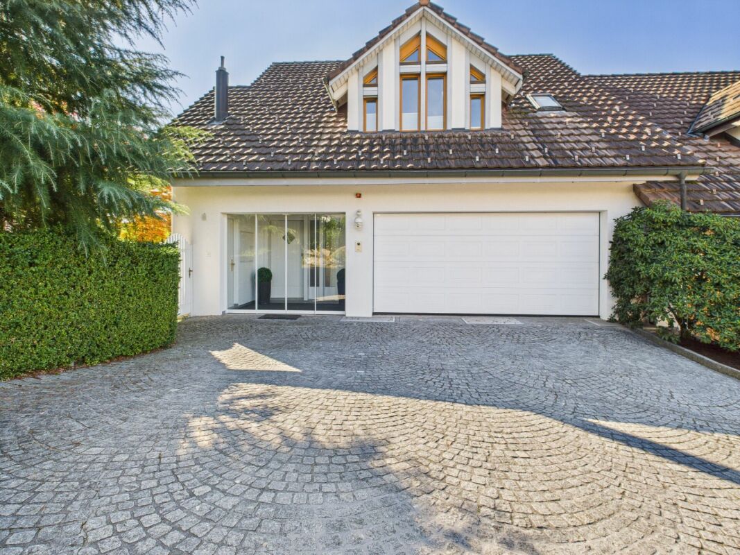 FAMILY-FRIENDLY WITH SUNNY GARDEN