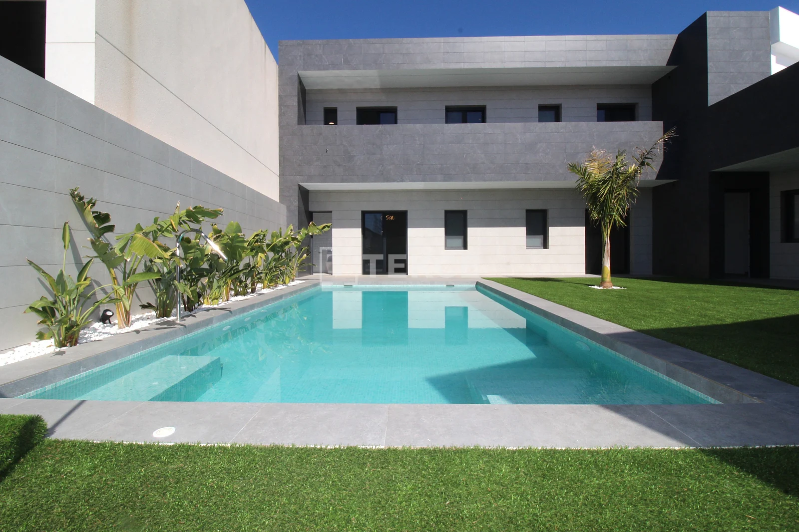 Premium 5-Bedroom Villa with Pool in San Pedro del Pinatar