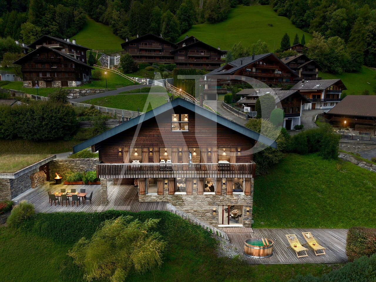 Sole agent - Magnificent chalet in the heart of Champéry