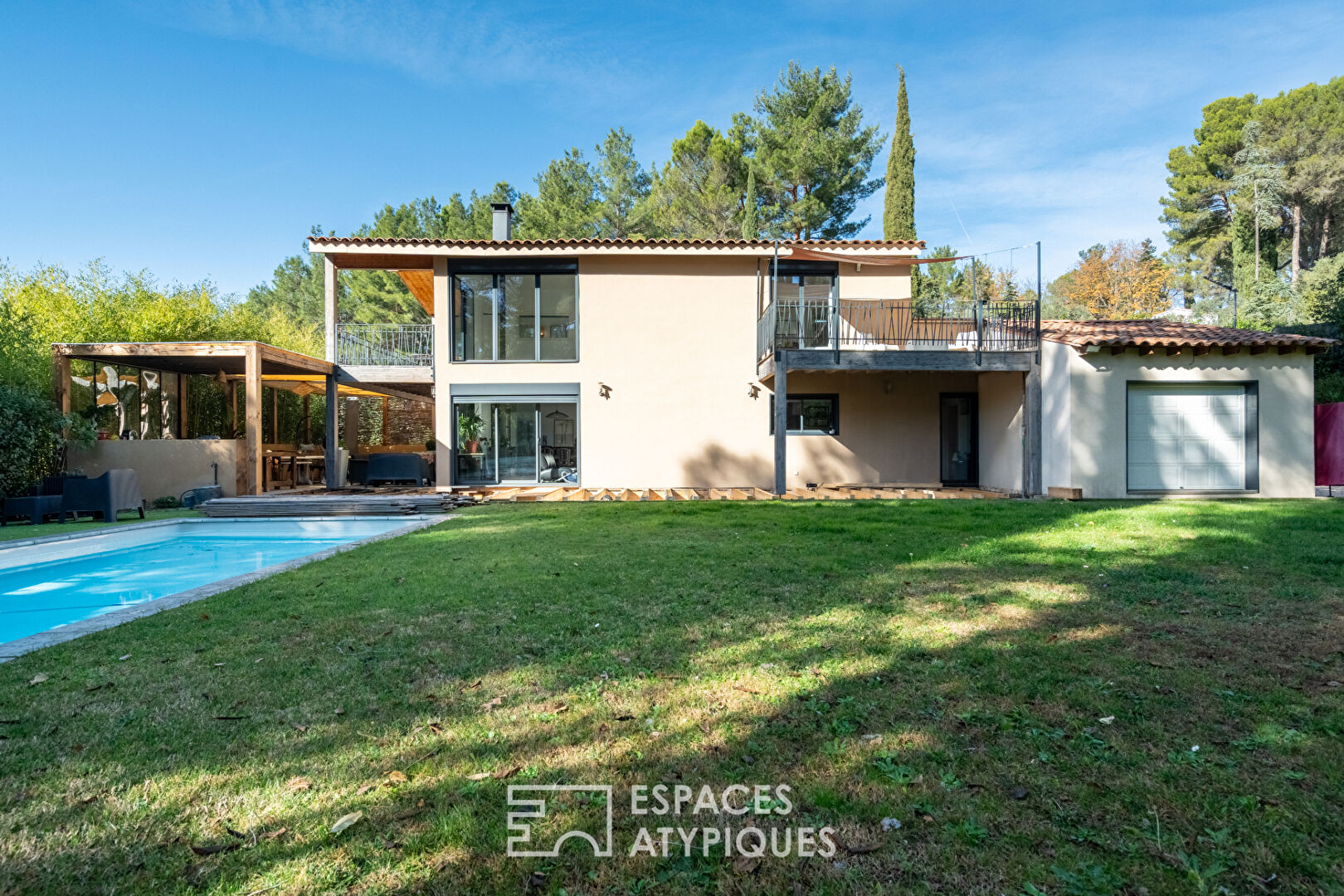 CONTEMPORARY HOUSESA LUYNES