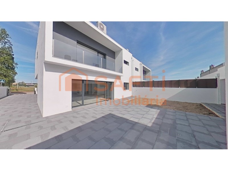 4 bedroom villa with garage in Urbanização do Bonito, Entroncamento, Santarém