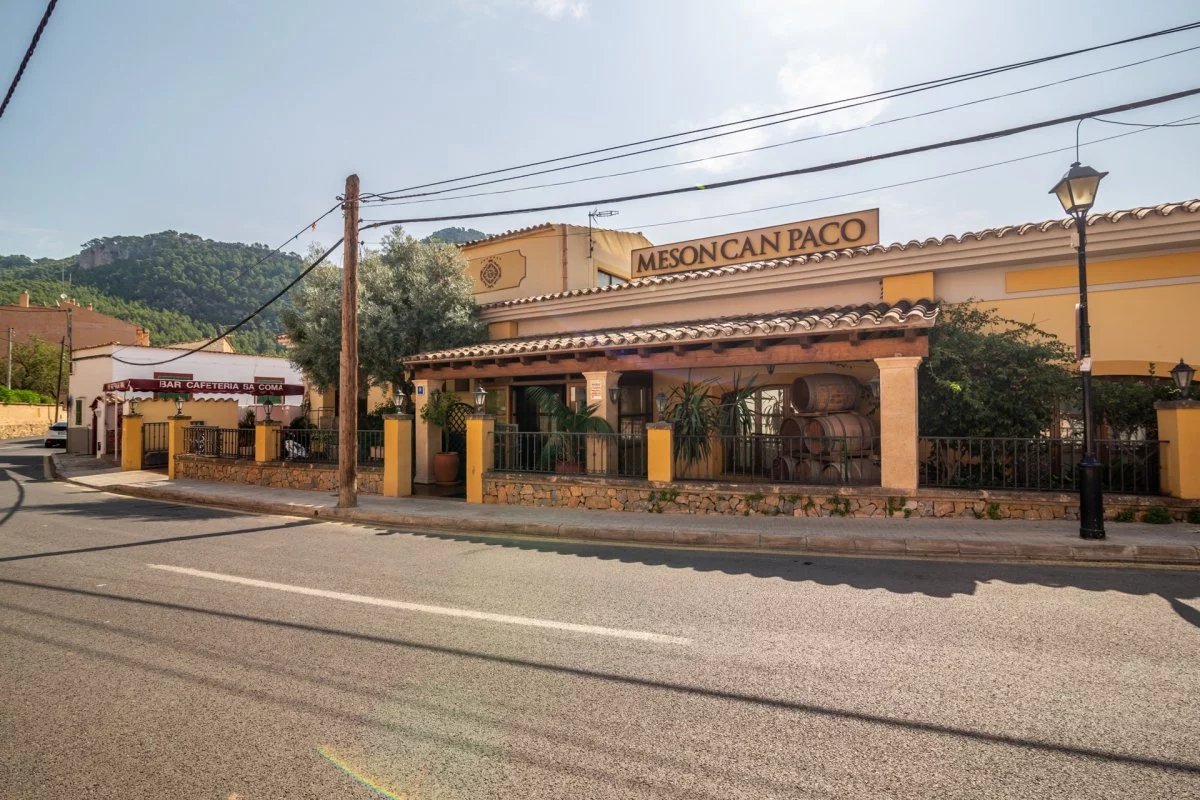 Building for sale in Andratx, Spain