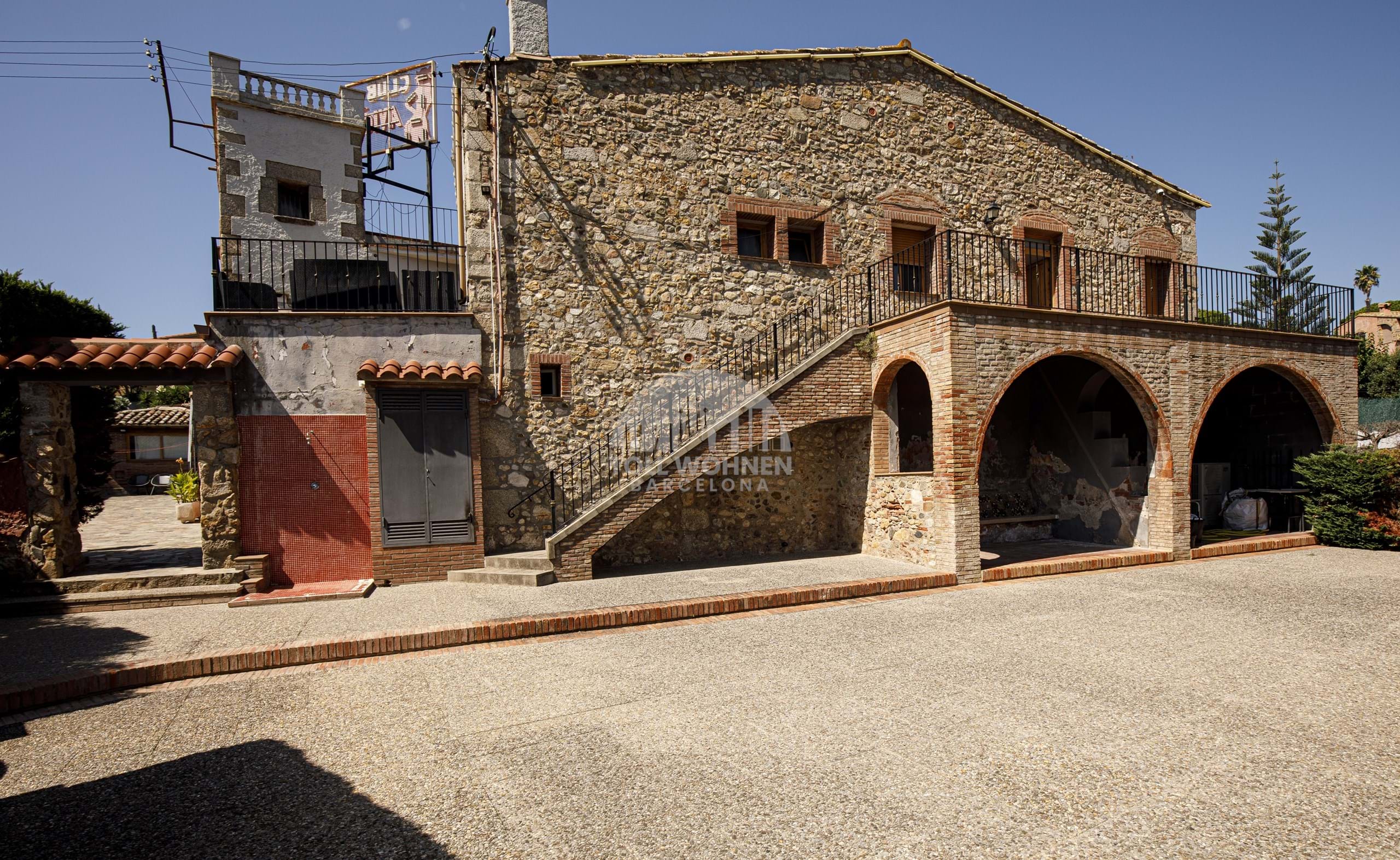 Investment Opportunity in Calonge i Sant Antoni – Historic Estate with Hospitality License