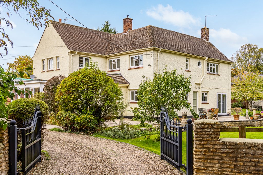 Detached House: for sale in Leasingham