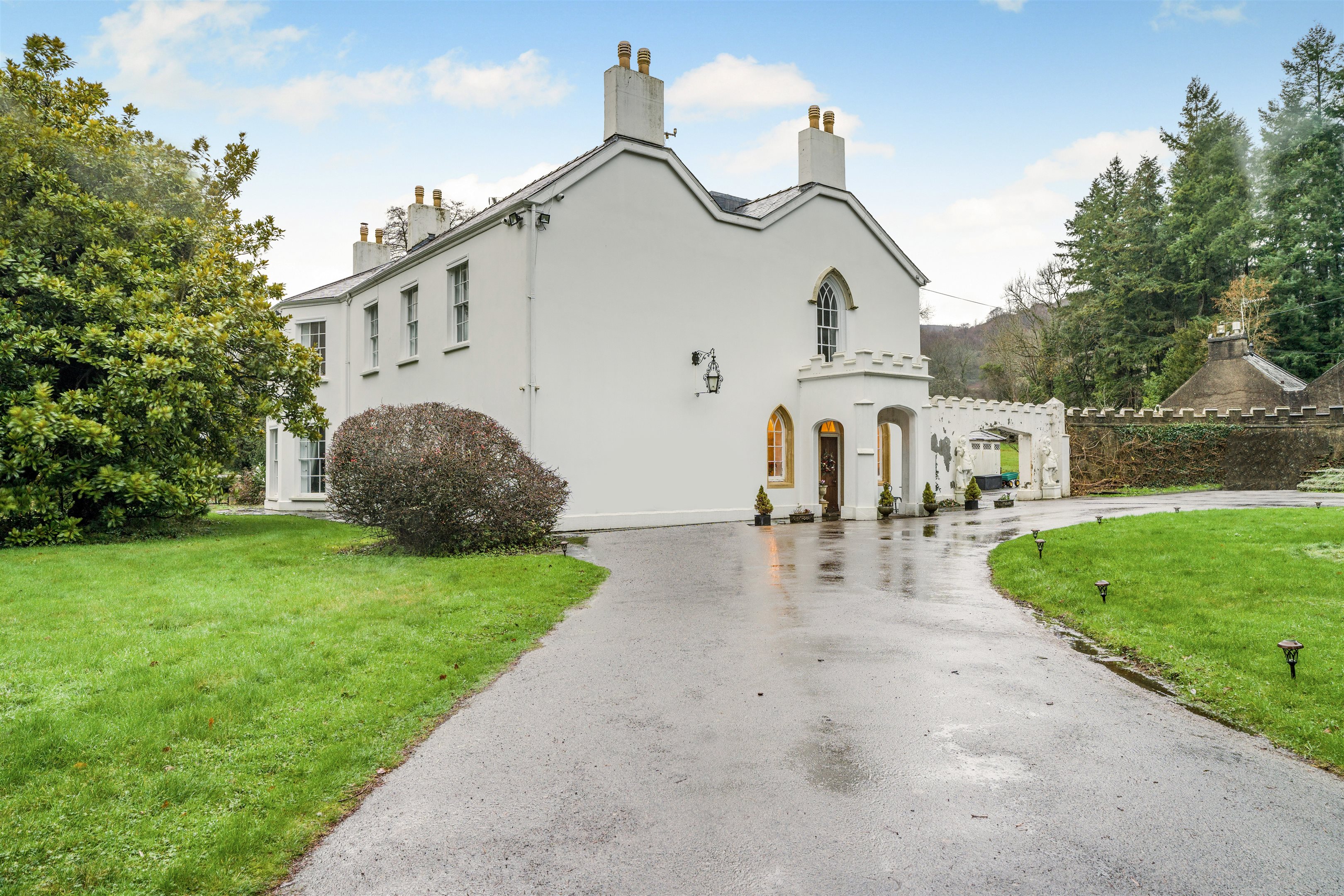 Detached House: for sale in Newport