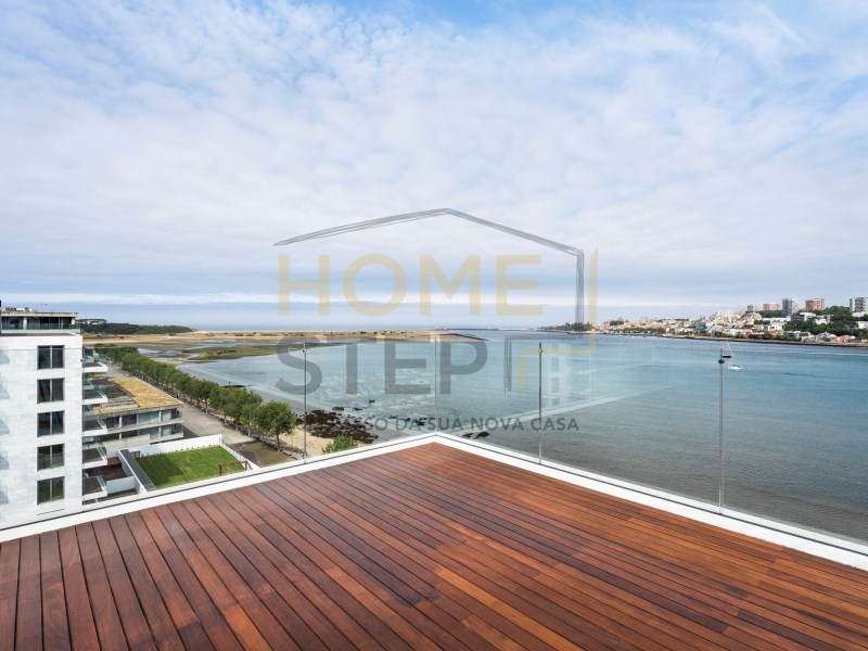 4 bedroom penthouse on the 1st line of the Douro River with panoramic views, Vila Nova de Gaia
