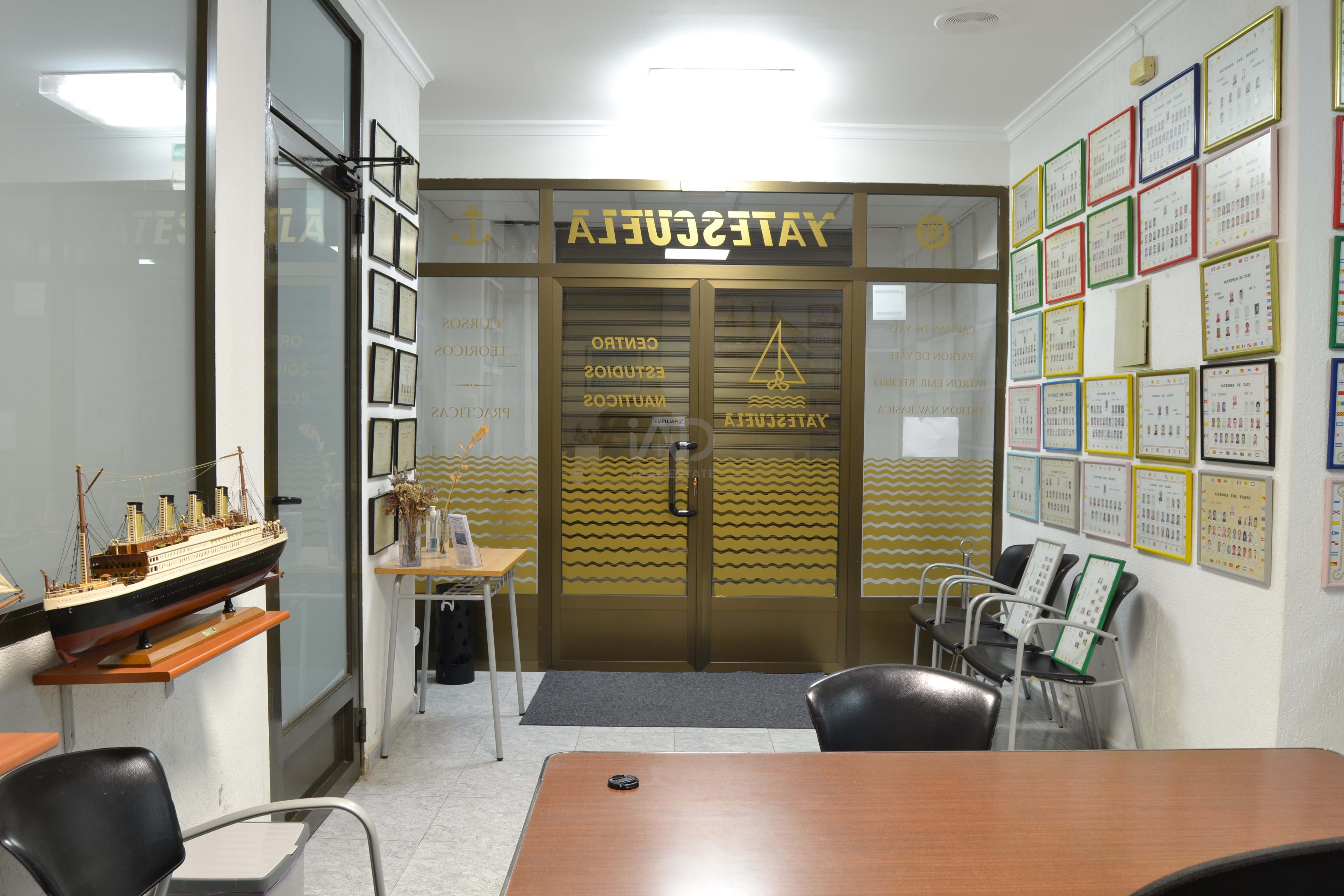 Shop / commercial space 4 bedrooms - 203.00 m2